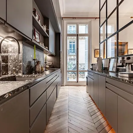 Veeve - Avenue Heights Apartment Paris